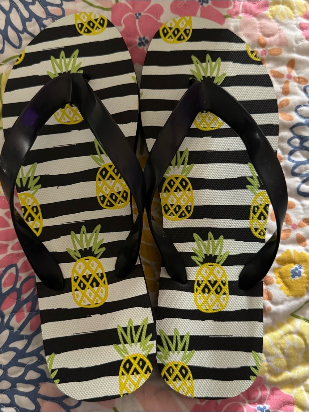 NIB SIZE 10 FLIP FLOPS (3 PAIR) - Picture 7 of 10
